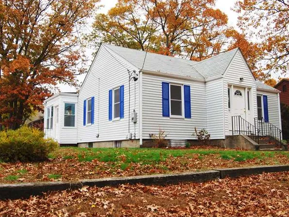 122 New Rd, Rumford, RI 02916