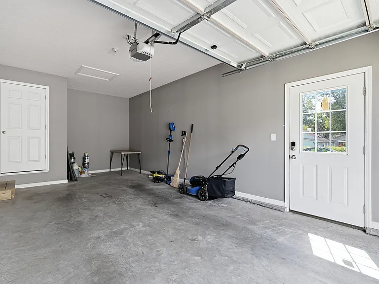 606 Kent St — Photo 23