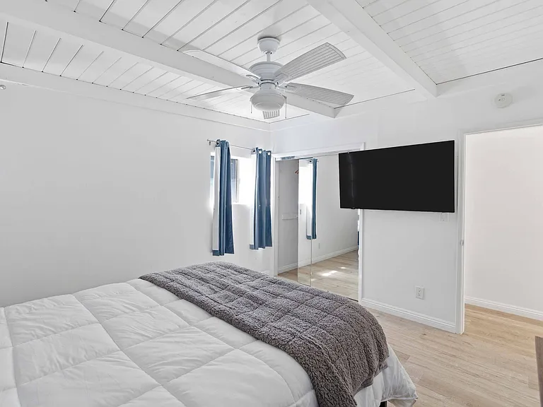 3105 Ocean Dr — Photo 18