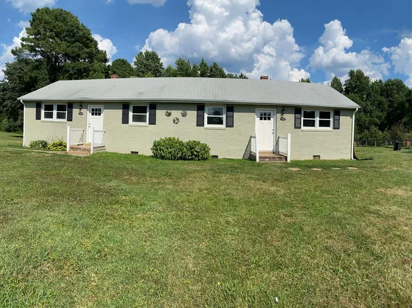 1952 Capeway Rd, Powhatan, VA 23139
