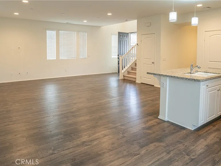 42688 Azure St — Photo 10