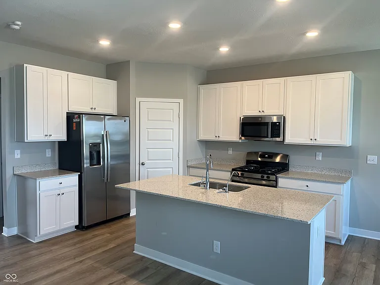 2045 W 171st St — Photo 5