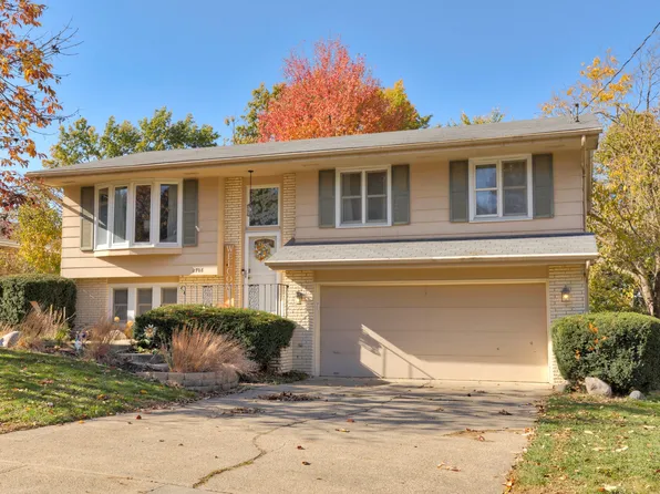 2708 68th St, Urbandale, IA 50322