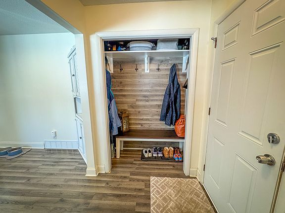 5th image of 1345 Poulson Rd