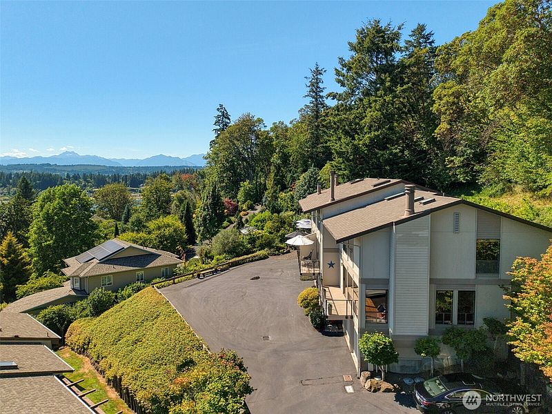 3rd image of 3140 Sahali Drive