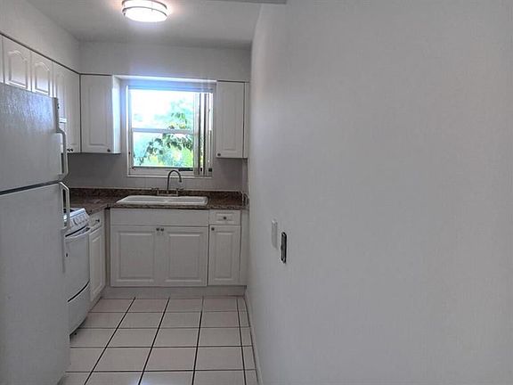 4th image of 4207 S Olive Ave #4209
