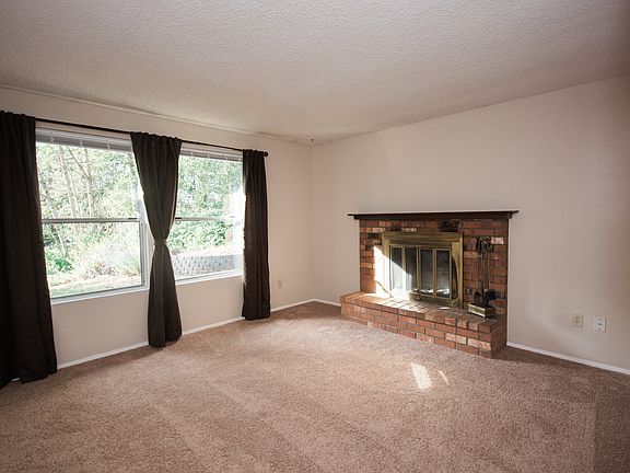 3rd image of 15807 118th Avenue Ct E