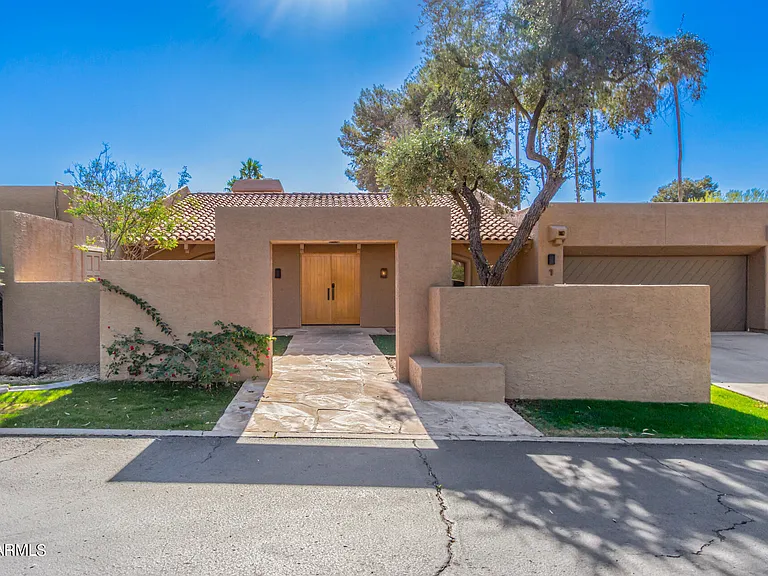 4450 E Camelback Rd #1 — Photo 2
