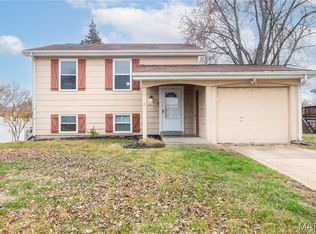 21 Trade Winds Dr, Saint Peters, MO 63376