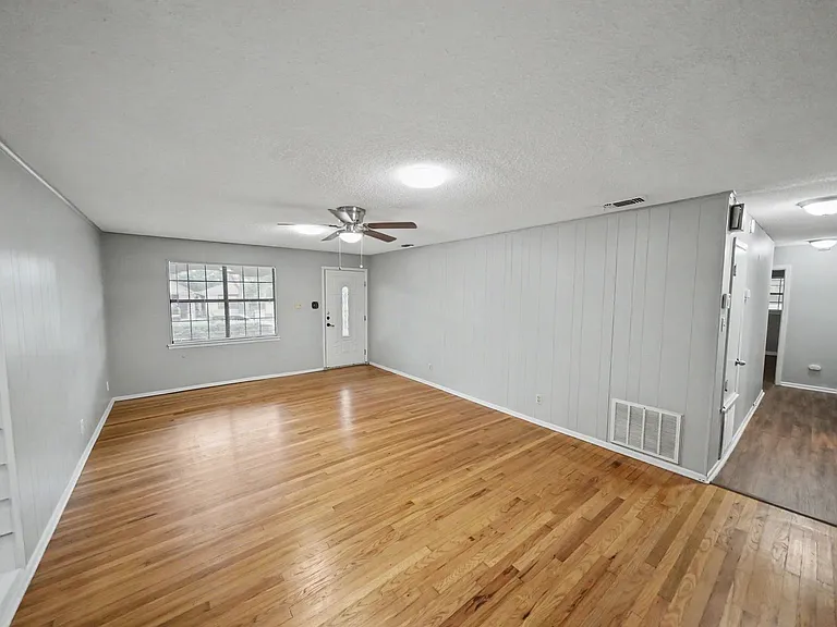 12715 Middle Ln — Photo 11