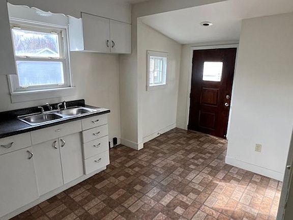3rd image of 2243 Kenmore Ave NE