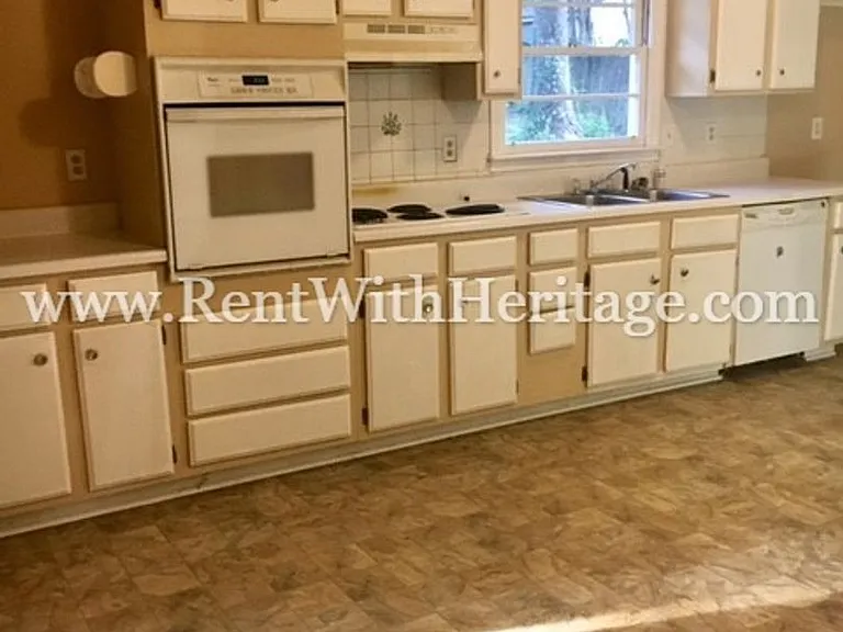 5407 Wilder Dr — Photo 8
