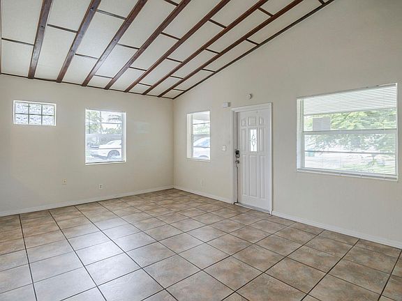 4th image of 132 SE 4th Avenue