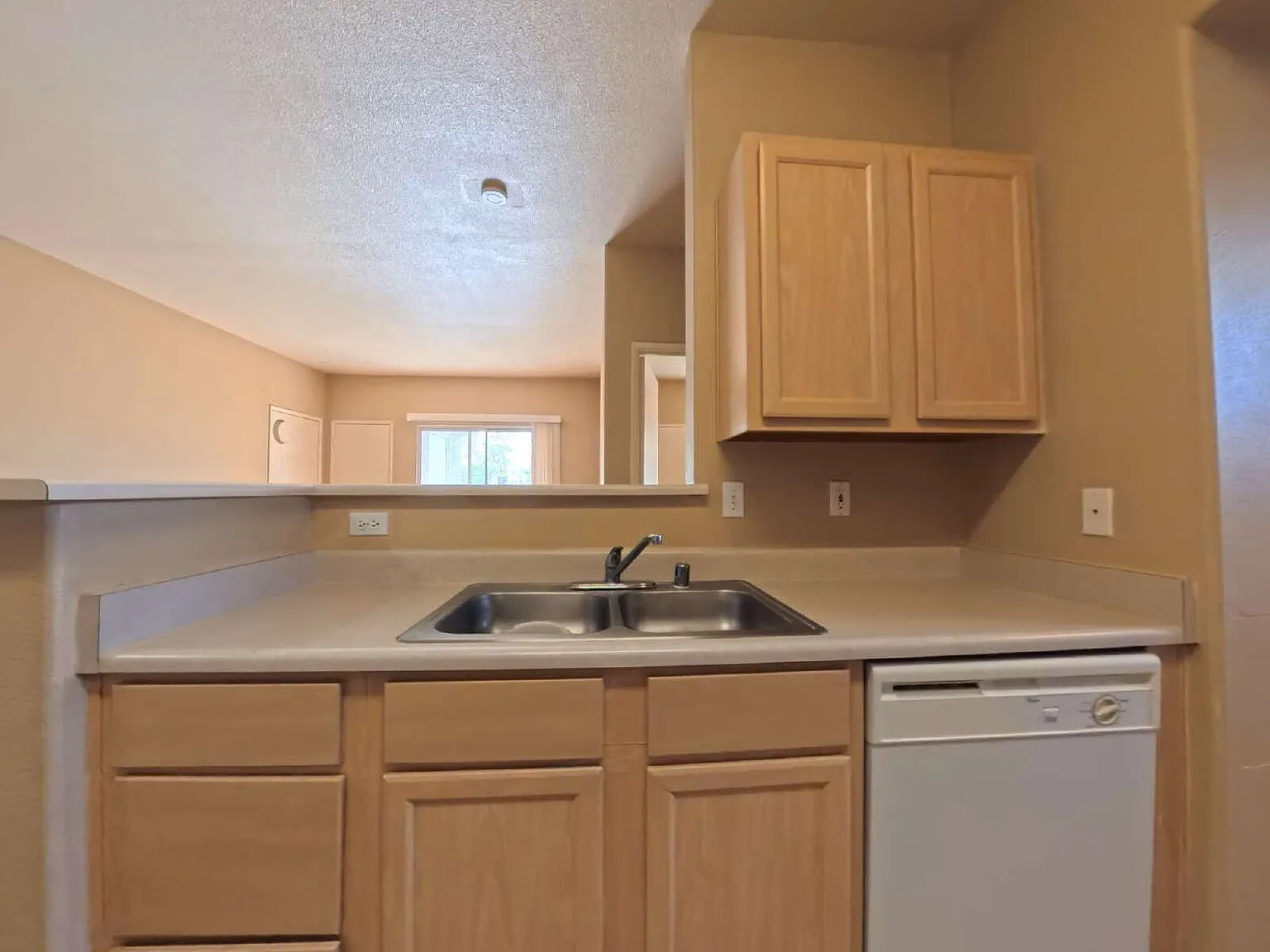 2 bed, 2.0 bath, 940 sqft, $1,275 — Photo 3