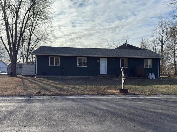 600 Lynne St, Virden, IL 62690