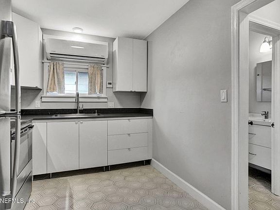 4th image of 315 15th Ave N APT 1