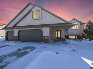 7624 S Courtyard Cir, Sioux Falls, SD 57108