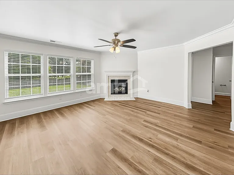3911 Laurel View Cir — Photo 7