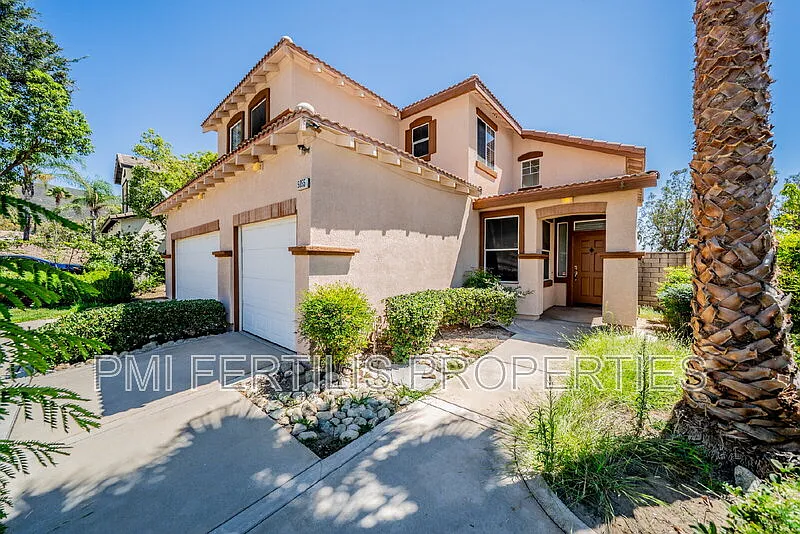 4 bed, 3.5 bath, 2328 sqft, $3,680 — Photo 4