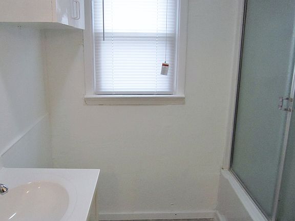 4th image of 81 Magnolia Ave #1