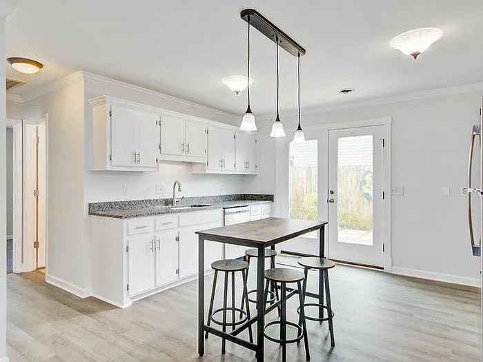 114 Wilton St — Photo 3