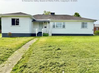 300 Sycamore St, Ravenswood, WV 26164