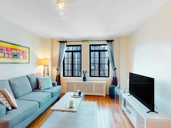 5 Tudor City Place image 2 of 10