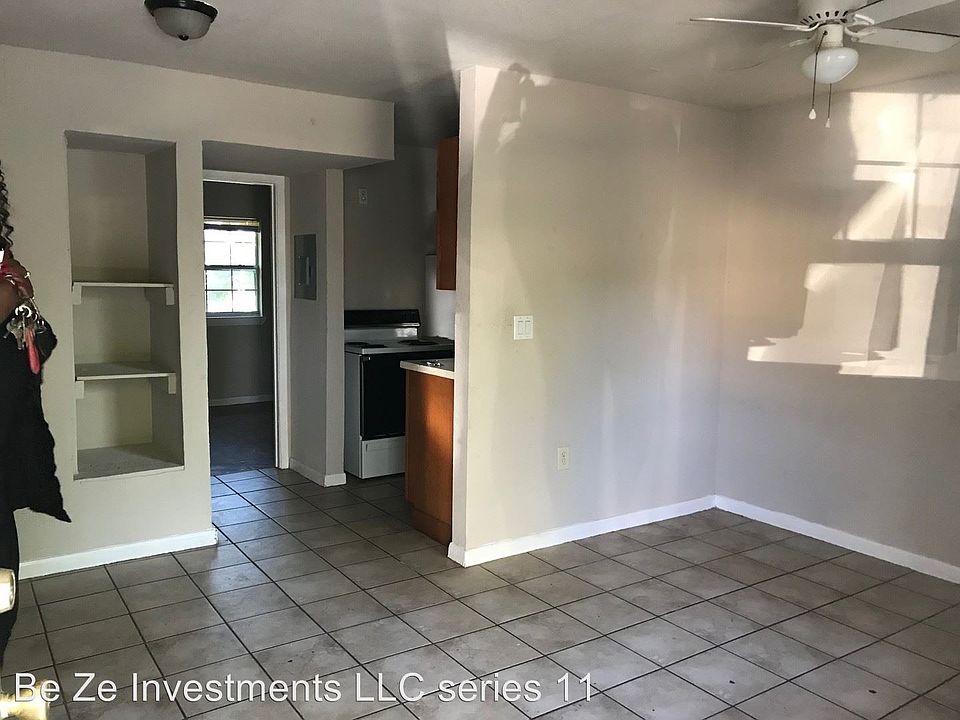 1st image of 612 Luxton St APT 104