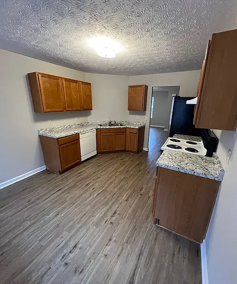 54 Oak Park Dr #54 — Photo 2