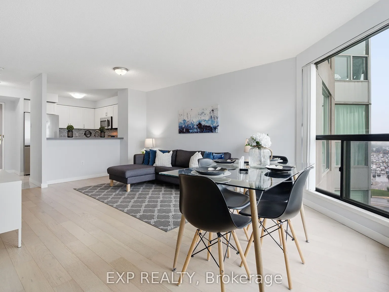 2155 Burnhamthorpe Rd W — Photo 2