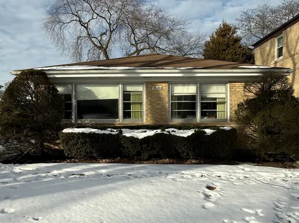 3820 Dobson St, Skokie, IL 60076