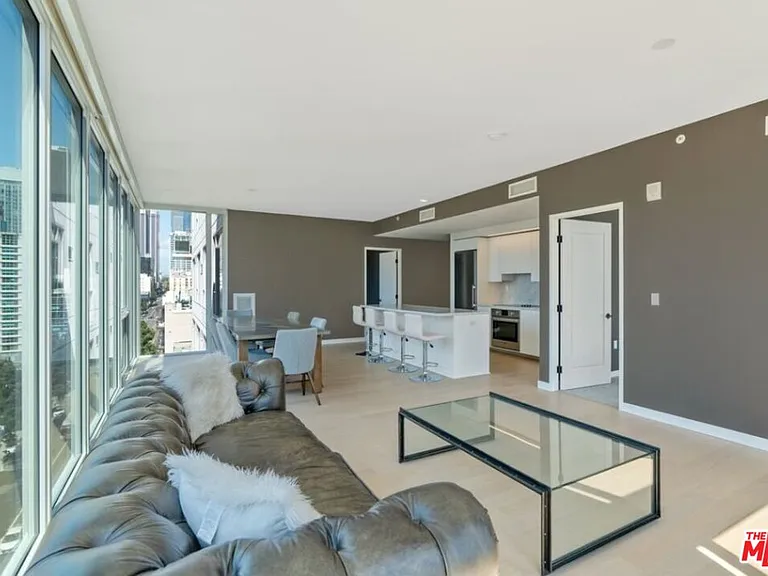 1050 S Grand Ave #1001 — Photo 3
