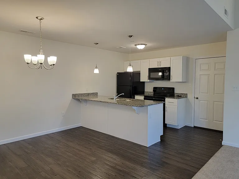 46 Howard Dr — Photo 2