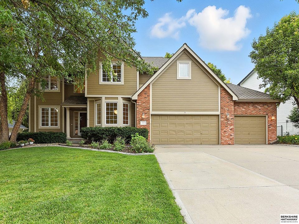 1st image of 2330 S 183rd Cir
