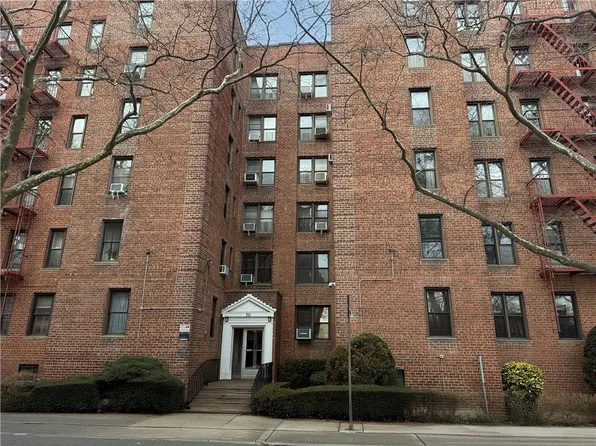 711 Montauk Ct APT 2E, Brooklyn, NY 11235