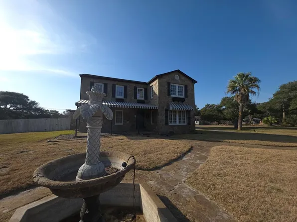 1401 Omohundro St, Rockport, TX 78382