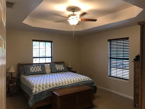 3rd image of 19 Forest Creek Dr