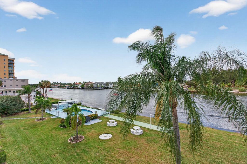 1001 N Riverside Drive #305, photo 7