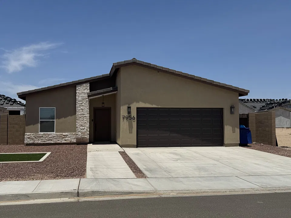 7956 E 35th Pl