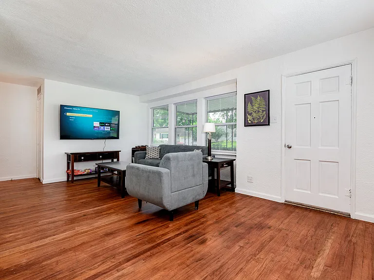 9513 Cloverhurst Dr — Photo 5