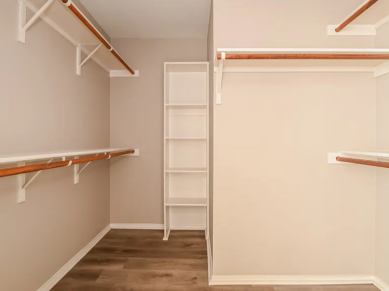 536 Laurel Ln — Photo 10