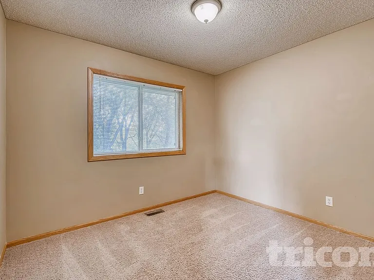 357 Parkview Ln S — Photo 10