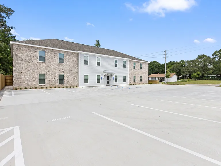 305 Okaloosa Ave — Photo 40