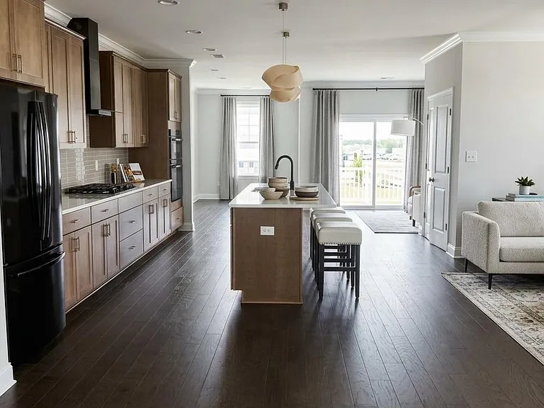 201 Charles Ellis Dr — Photo 3