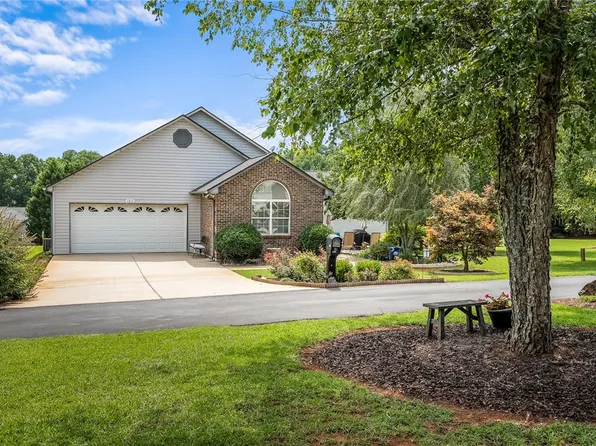 1310 Cobbs Glen Dr, Anderson, SC 29621