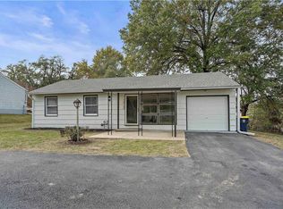 10100 Hillcrest Rd, Kansas City, MO 64134