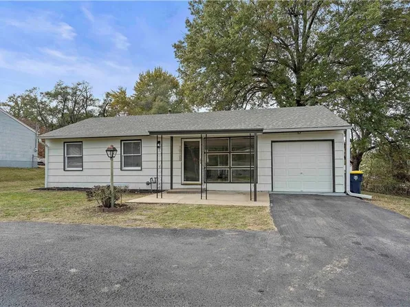 10100 Hillcrest Rd, Kansas City, MO 64134