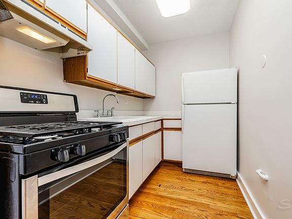 3rd image of 725 W Sheridan Rd APT 502