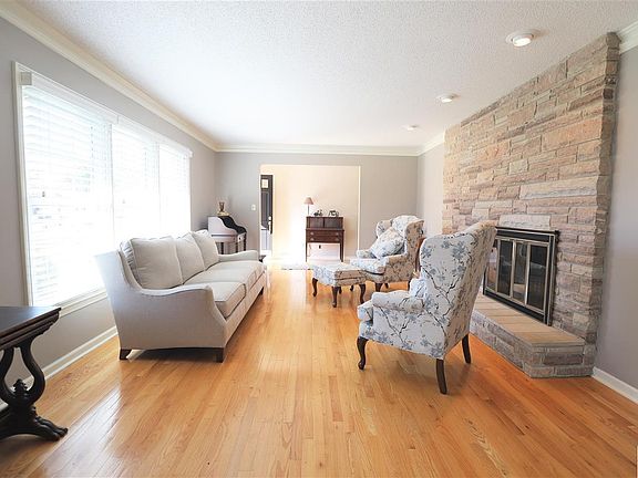 5th image of 200 Brookfield Dr
