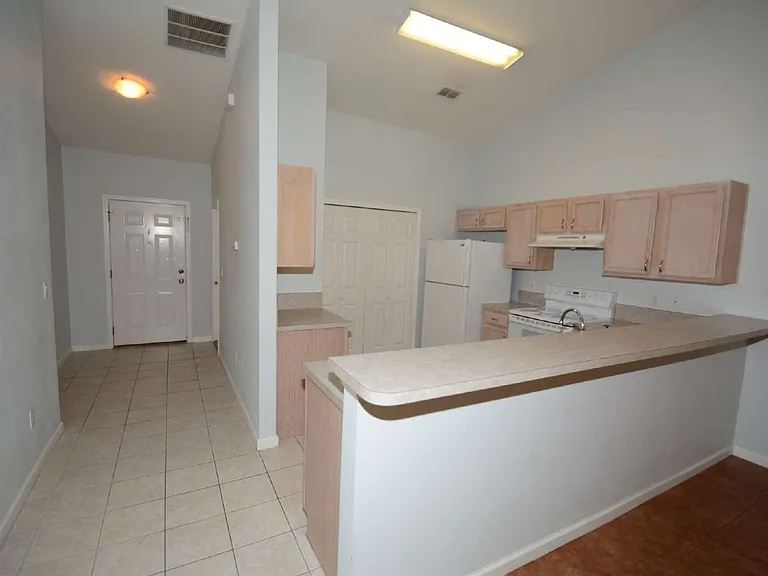 30 Eton Ln #B — Photo 11